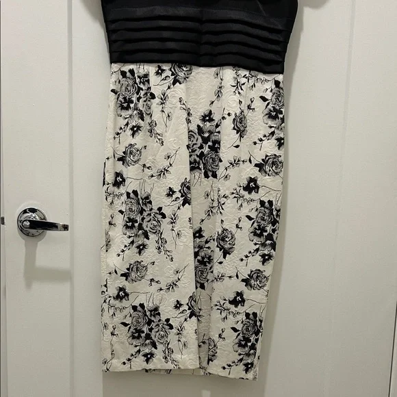 Bettie Page (NWT) Vintage Shimmer Black and Cream Floral Dress - Picture 4 of 8